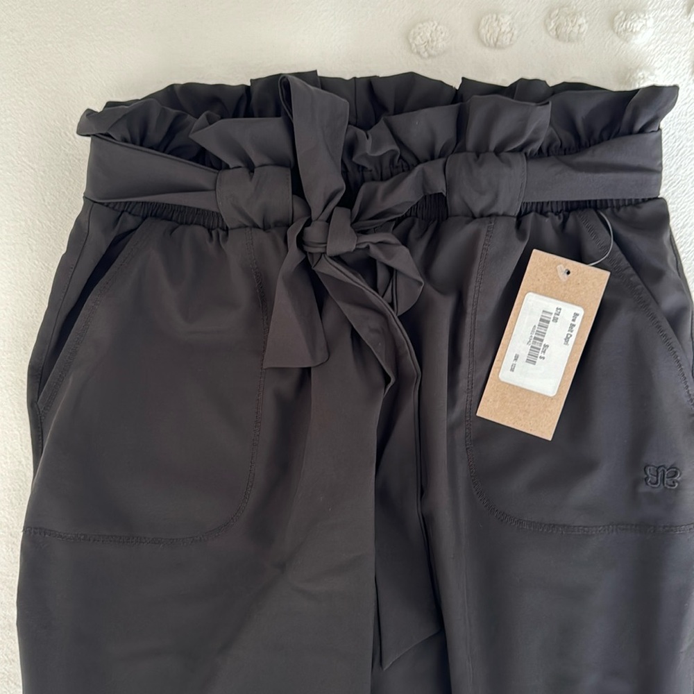 Albion Fit: Bow Belt Capri